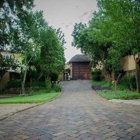 The Rivonia River Lodge Йоханнесбург Экстерьер фото