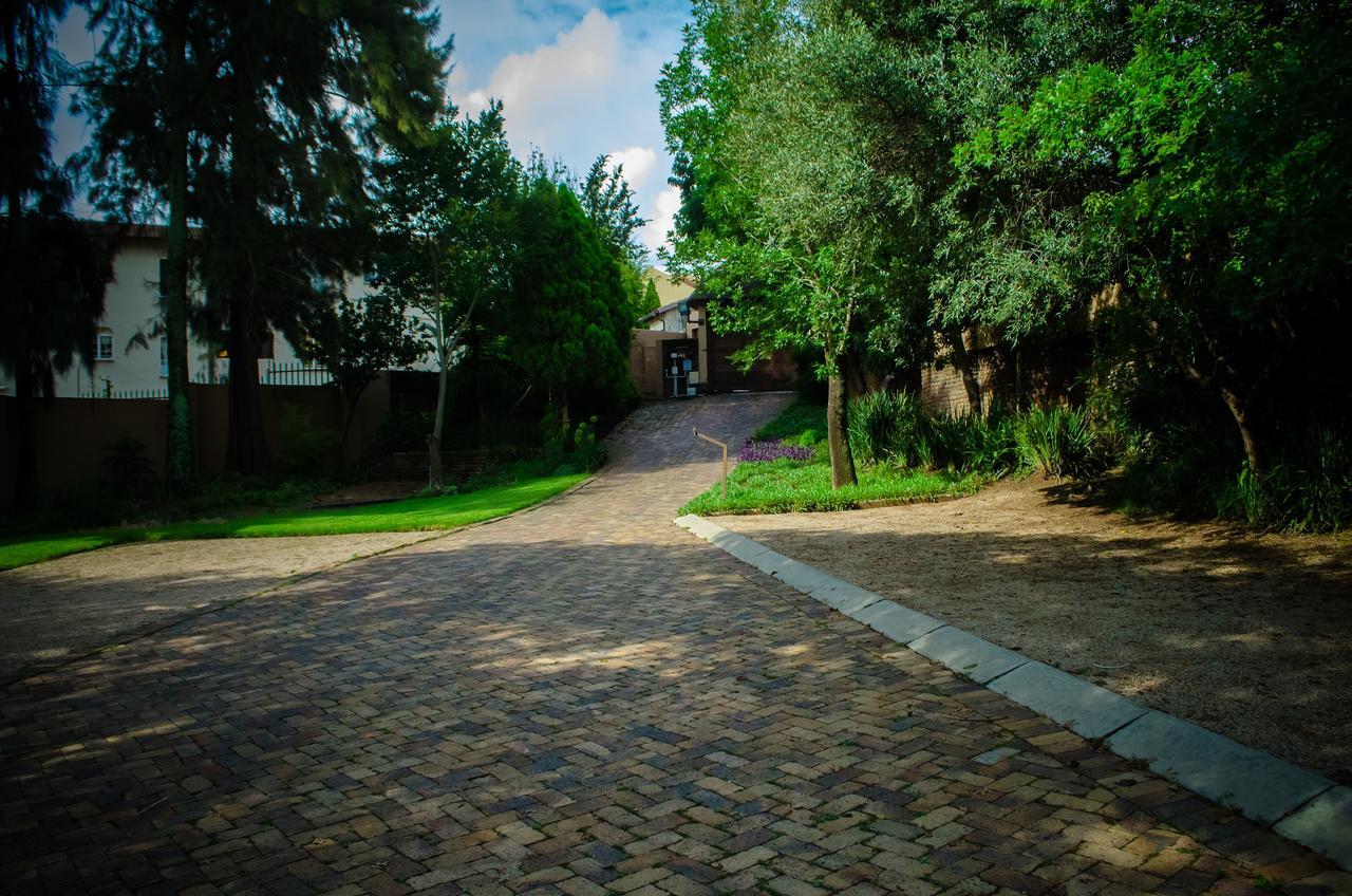 The Rivonia River Lodge Йоханнесбург Экстерьер фото