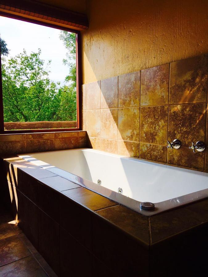 The Rivonia River Lodge Йоханнесбург Экстерьер фото