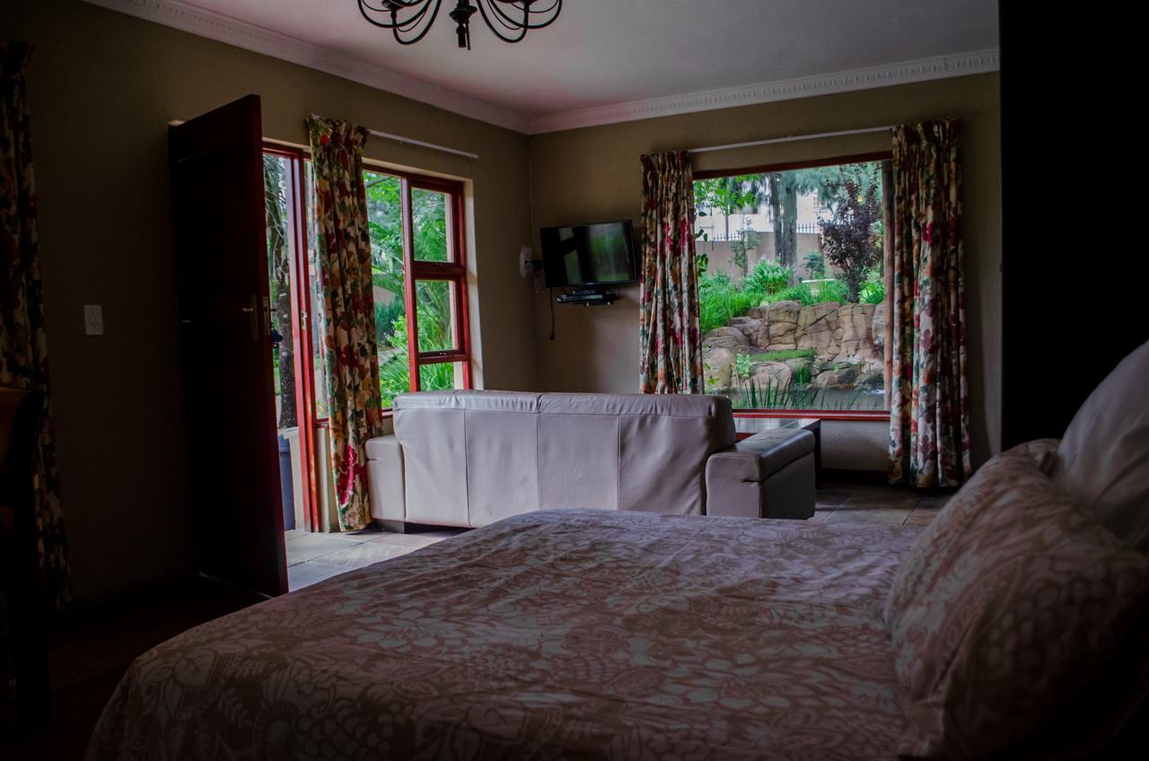 The Rivonia River Lodge Йоханнесбург Экстерьер фото